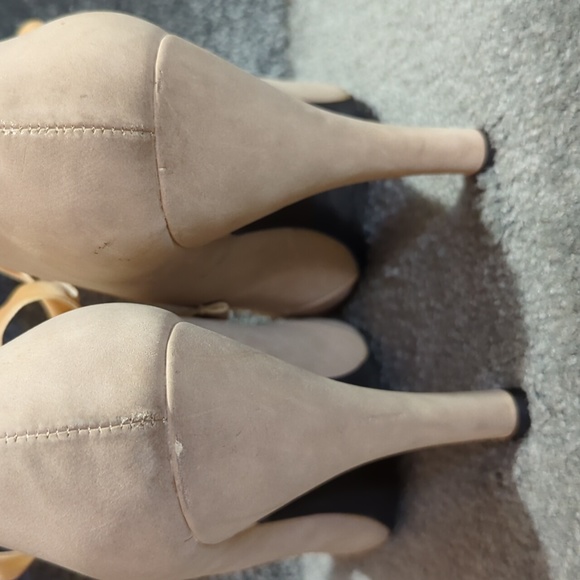Tan Suede Shoes with 4" Heels, DOLCE by mojo moxy, Size 9.5 - Picture 5 of 13